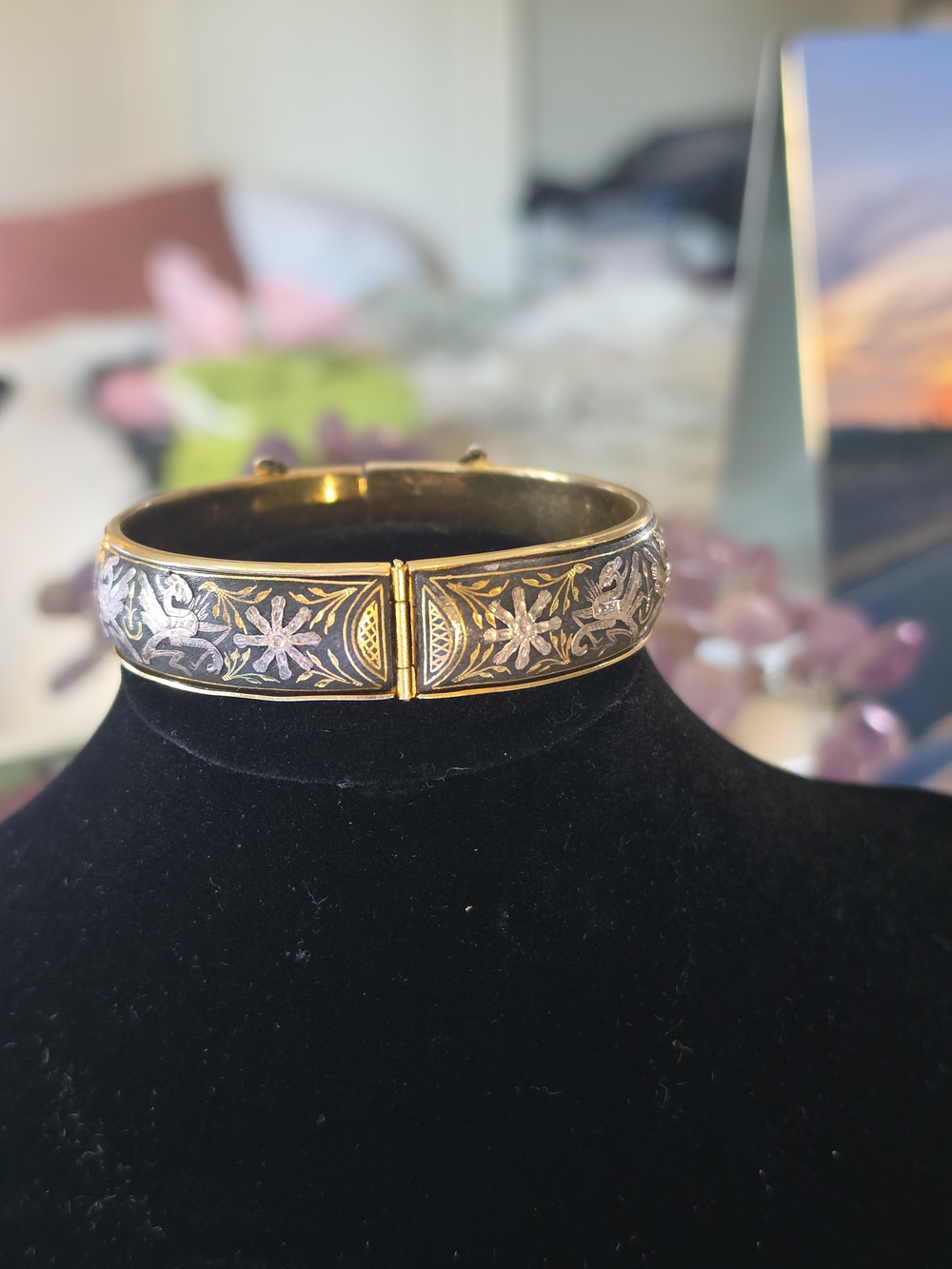 Vintage Two-Tone Floral Hinged Bracelet in Gold and Silver - Picture 5 of 6